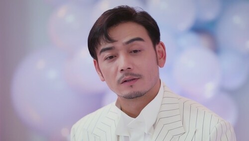 爱的味道！杨烁旅行中给妈妈做丰盛大餐 妈妈对儿子手艺点赞