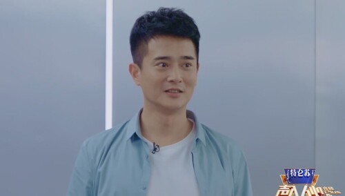 声2彩蛋bot：刘岩胡超政后台养生大会开始！休息室做瑜伽