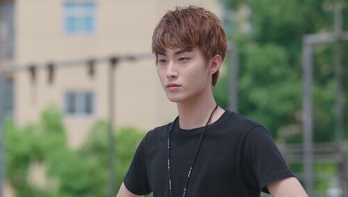 麻辣教师全科目授课 于莫教踢足球也不在话下