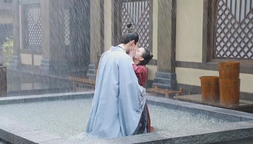 映翠思亭25：导演无实物按头真意CP雨中“全脸吻“
