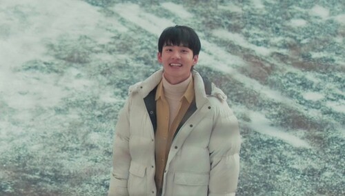 《我才不要和你做朋友呢》第16集看点：“河童”CP大学再相遇 李进步将要割舍离开？