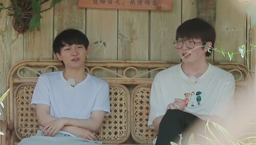 毛不易放空自我 周深给予“另一次元”的关怀