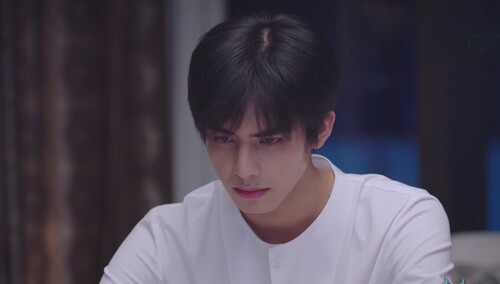 《以家人之名》第38集看点：好气！陈婷老洗脑“凌霄不是亲儿子”