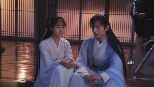 成毅袁冰妍牵手超甜蜜 没想到猛男成毅也有撒娇时刻