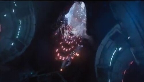 《星际迷航3：超越星辰》“空间站追击”片段 老骨头开船上演“速度激情”