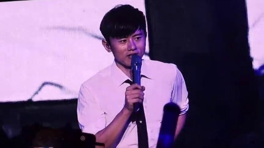 张杰2016我想世界巡回演唱会上海站 脱掉！杰哥现场变身白衬衫王子