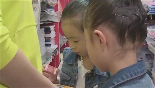 我的一年级20141024期：汤镇业双胞胎女儿课堂放肆萌