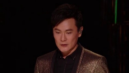 张信哲能捍卫歌手之名吗？李克勤也为他捏一把汗