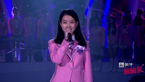 爱敲击乐器女生钟颖轻松上线！轻快步伐促成C组圆满大团聚