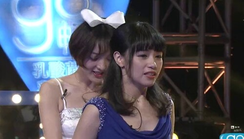 姐妹花上演闺蜜情深之拉拉链 强东玥余姿昀美爆屏幕