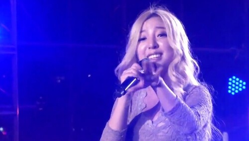 Rap女王莫安琪个性开嗓 热情献唱《住你耳朵里》点燃现场