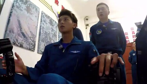 天生冠军范！黄子韬绝地反击战胜丫丫
