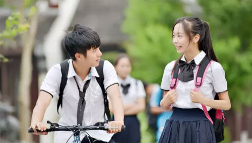 《十七岁雨季》成琪“三角恋” 追逐少女时代