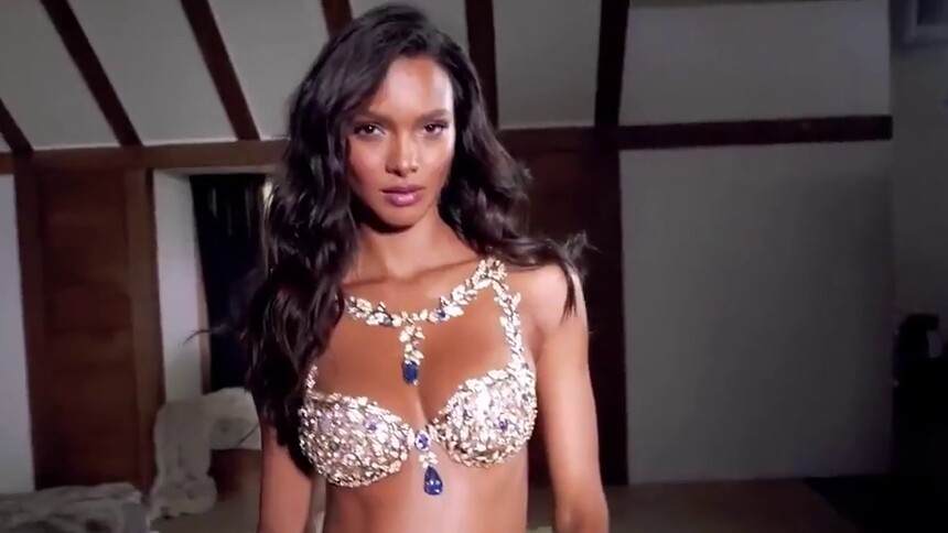 【维秘SHOW】2017维多利亚的秘密百万内衣花落Lais Ribeiro