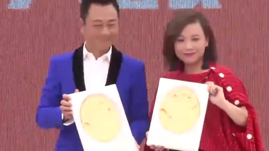 【饭爱豆】黎耀祥携手邓萃雯亮相活动 黎耀祥坦言最爱巾帼枭雄之义海豪情