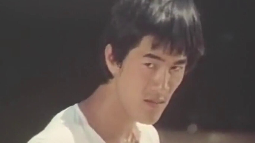 【比较好玩】李小龙离去44年 周星驰刘德华用佳作向他致敬