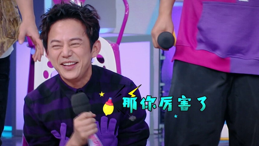 仿佛听见骨头断裂的声音 何炅劈叉疼到怀疑人生