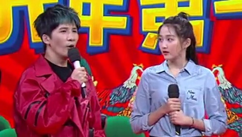 关晓彤逆天长腿超吸睛 欧弟“身高梗”被玩坏遭躺枪