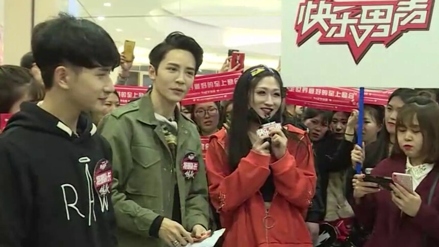 金条儿反串造型亮了！刘洲成秒变狗仔玩偷拍