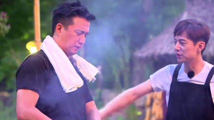 《向往的生活》未播花絮：黄小厨的生火秘方 刘宪华伙夫“火hu”傻傻分不清