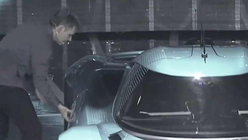 拉菲罗·安德烈变好奇宝宝 360度研究最快电动车EP9