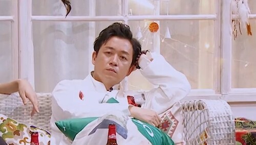 潘粤明cut：潘粤明“两幅面孔”切换自如 借口找线索狂吃道具