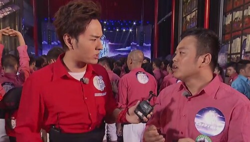 百组家庭人塔挑战 邓男子见证奇迹诞生