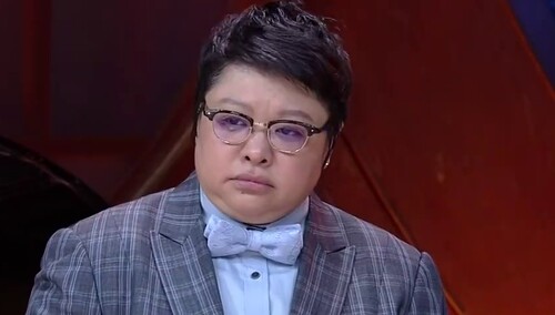 2018湖南卫视跨年演唱会嘉宾档案：韩红自比阿甘与谭维维分享歌手趣事