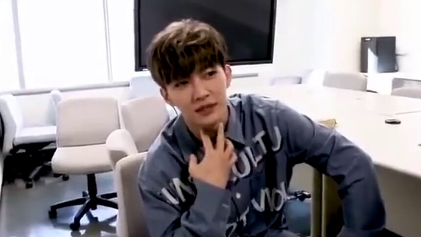 跟拍浑身是梗的炎亚纶，曾对粉丝发火的原因出乎意料