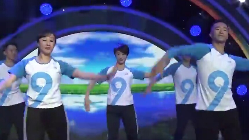 《广场舞金曲》歌曲《天蓝蓝》 演唱：凤凰传奇 舞蹈：王广成 黄小燕 段睿 刘杰 等