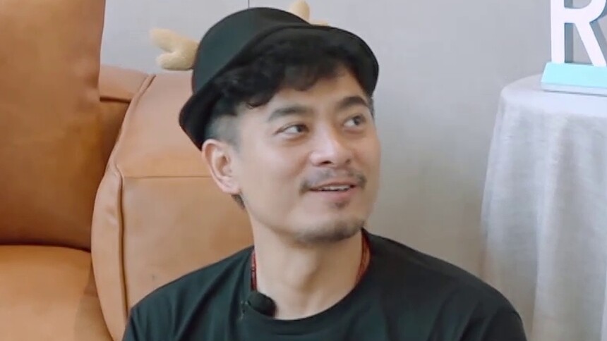高甜预警！陈龙玩鲨鱼游戏骗到一枚章龄之的kiss