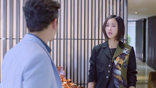 《她很漂亮》第8集看点：张晓娜办公室怒怼BOSS