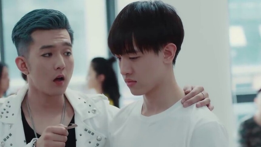 吕翔“大牌”logo直接飞到潇潇脸上  白影宠弟狠怼张寒