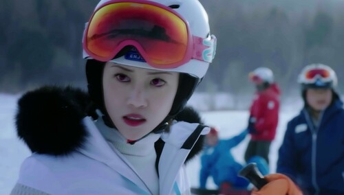 被吓到断片？赵晓晴滑雪突然“变身”惊呆东山