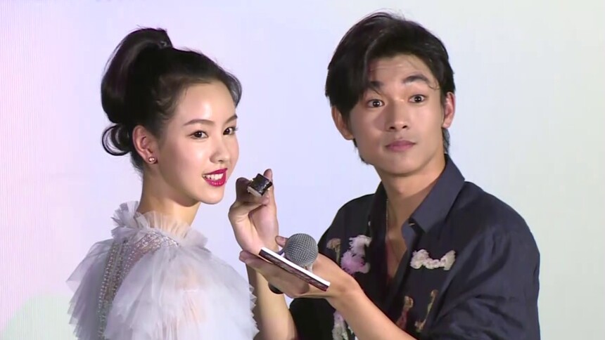 《破梦游戏》京城映礼 陈都灵贡献众多“第一次”