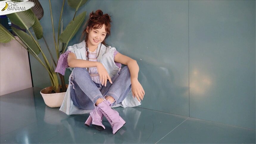 【香蕉街拍】吕小雨18岁来得正是时候