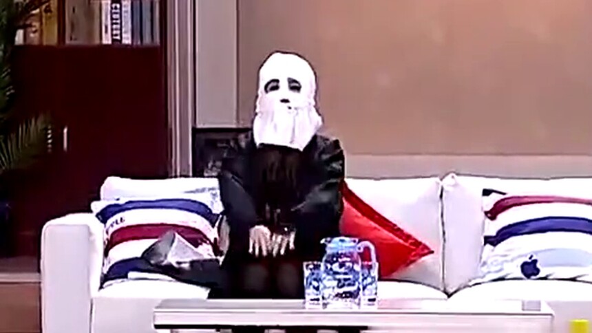 男人都这样的么？老婆装成宋慧乔，瞧把老公乐的！