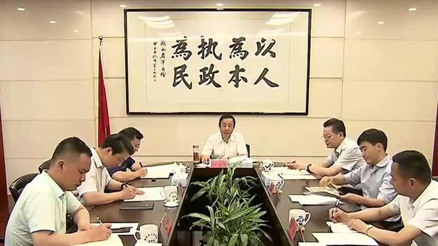 许达哲听取援藏工作队汇报时寄语援藏干部让芙蓉花与格桑花在雪域高原交相辉映