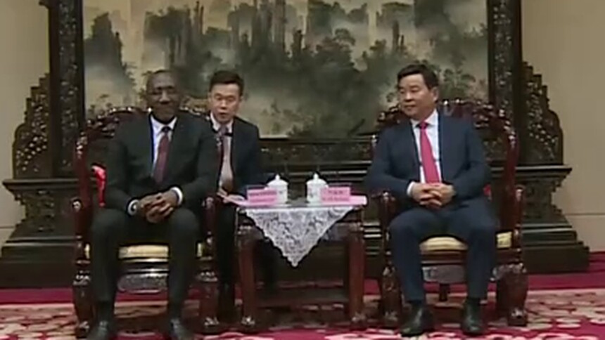 何报翔会见科特迪瓦客人