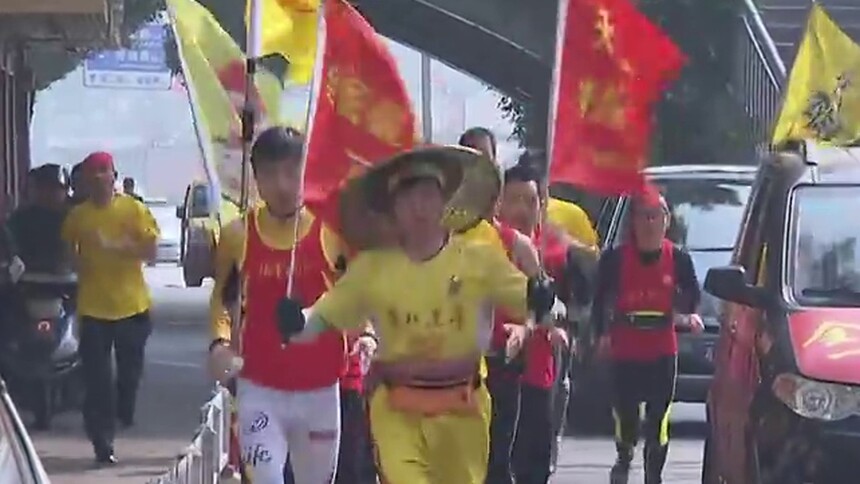 绕着全国跑跑跑 安化“阿甘”了不起