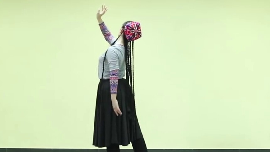 孔雪维族舞《上身舞姿二》