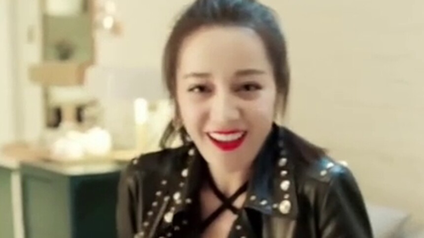 迪丽热巴模仿小朋友“喵帕斯”，最后一帧你迪笑得相当阴险