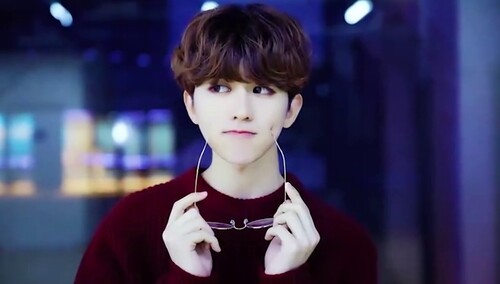蔡徐坤曾错过加入TFBOYS！被韩国顶级制作人称为“第二个权志龙”