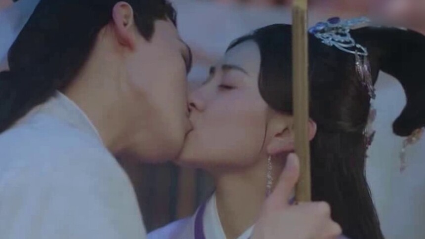 《迷妹大放送》第93期：邢邵林梁洁毫无默契感？这两床咚接吻的时候那叫一个火热