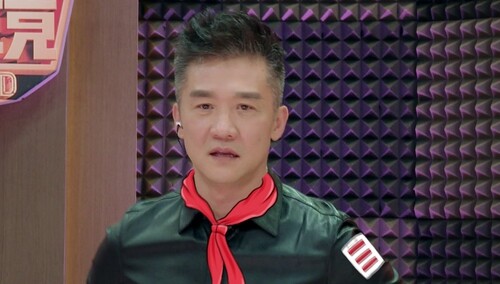 黄志忠强行跳广播体操 装嫩忽悠观众看把你能的！