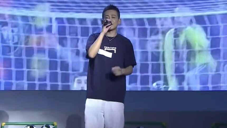 火星世界杯20180703期：“梅吹”苏醒献歌致敬梅西 冯青现场大秀融合舞技