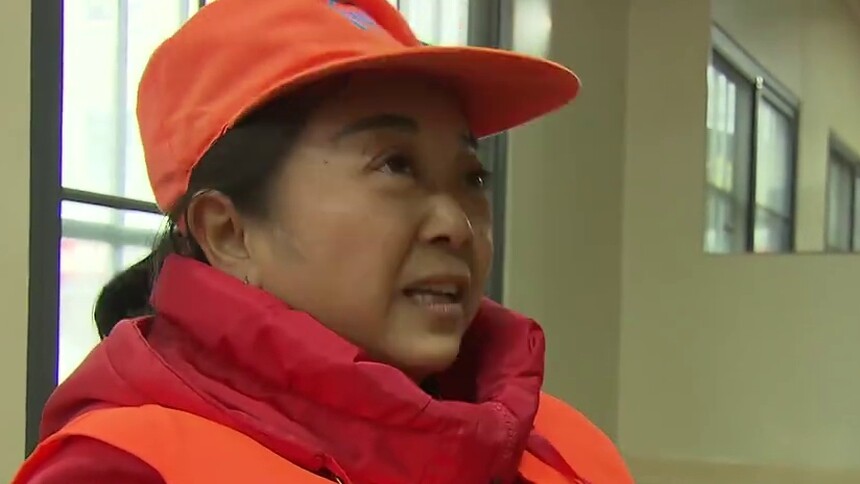 开启新征程 当好追梦人 环卫工人李霞：习主席的贺词让我心里暖和