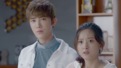 秦尚嫉妒慕容宇剪发受关注 自剪头发心疼又好笑