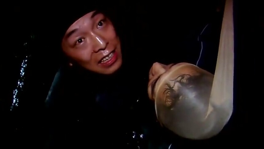 《疯狂的石头》片段：郭涛穷追猛打逼黄渤躲进下水道