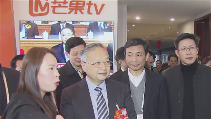 王柯敏看望慰问省两会新闻工作者